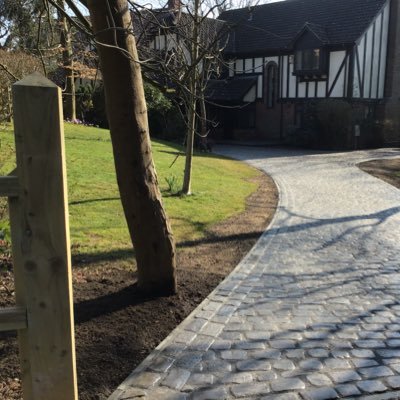 Block paving driveway and landscaping company in Hampshire, 4x Marshalls Regional Award winner, & National Brett Award winning. Brett Highly Commended 2018