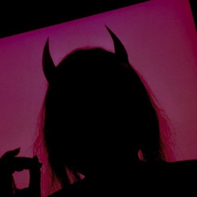 moon_emeraude's profile picture. 