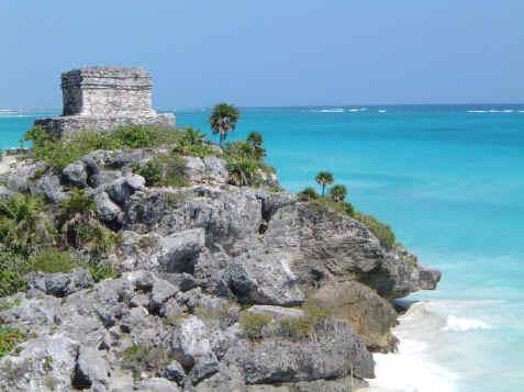 Una de las ciudades más bellas del estado de Quintana Roo. Se trata de un verdadero paraíso natural de 120 kilómetros, bañado por las aguas del Mar Caribe.