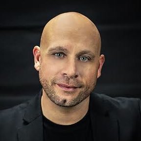 Digital Director / Speaker - Compulsive Learner, Ice cream Lover, secretly dreaming about being an astronaut. Thoughts are my own.
