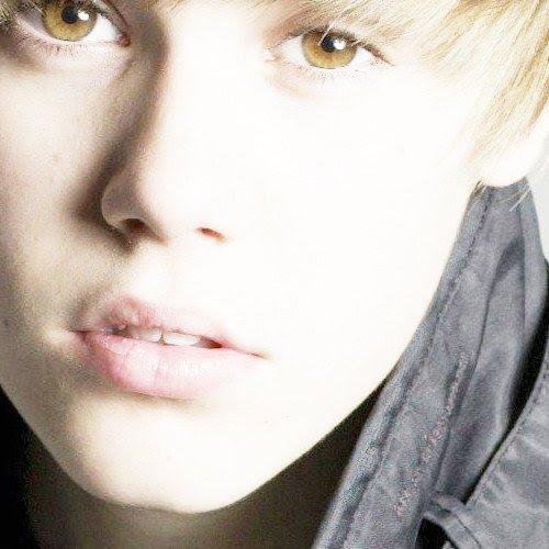 Justin Bieber Seguiu dia/07/08/2010/ Num lindoo e belo sabado ! foi o diia de muitaaaaa emoção *-*/ se vc ama ele FOLLOW ME *-*/