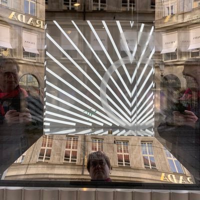 Autor+Journalist. Enthält Information, Kunst, Fragen, Satire, Eindrücke vom Leben und allem anderen. Likes+Retweets müssen nicht Zustimmung bedeuten.