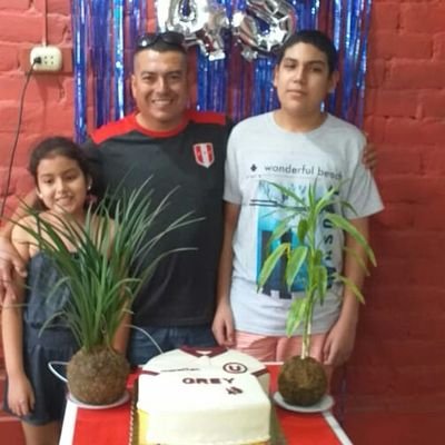 nacido en Piura, ingeniero agrónomo, padre de dos hermosos hijos.