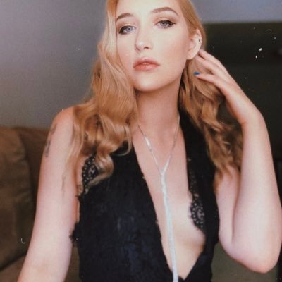 ▌│█║▌║▌║ A beautiful , outgoing , alcoholic socialite .. ║▌║▌║█│▌