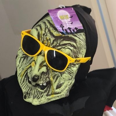 SinPresident's profile picture. Laten-we-er-samen-iets-moois-van-maken-instelling. Lacht om eigen grappen. Niet serieus te nemen, tweet op onpersoonlijke titel etc etc