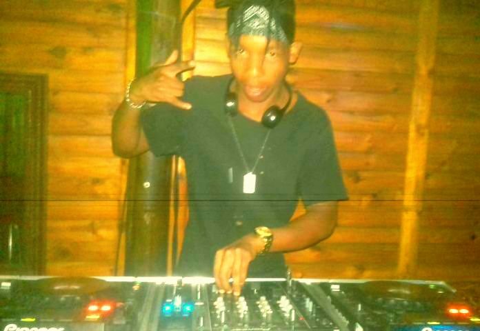 I'm a versatile DJ
Afro Tech/House
Bookings :
phenomenaldj@gmail.com
0646823550
#HeadQrtsKulture