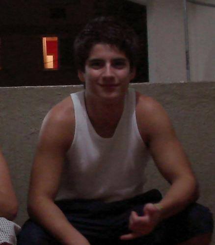 kevinnkrc's profile picture. Sim, a minha foto tem 10 anos.