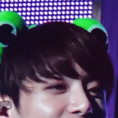 jjeonscars's profile picture. breathes in gay