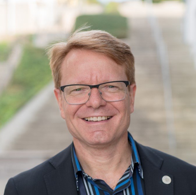 Professor i signalbehandling på Chalmers sedan 1993. Rektor för Blekinge Tekniska Högskola sedan 2018.