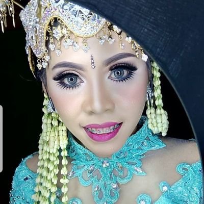 abelannindita's profile picture. Berbuat baik bkn untuk orang lain tapi untuk bekal nanti
#TetapKemil