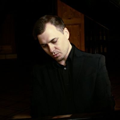 Pianist l composer https://t.co/Pd6wwLmV23