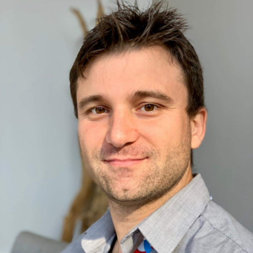 https://t.co/2V5jfGgbgC Sales Director & esports fan