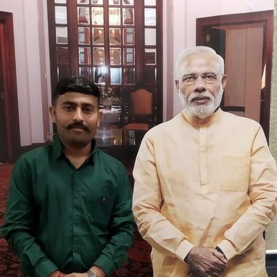 आप को फॉलो करता हूँ,आप मुझे फॉलो करें| लक्ष्य 500000 मित्रों का संगठन | BJPsupporter 100%follow back फॉलो करके अपना आशीर्वाद रूपी समर्थन दें। कट्टर मोदी समर्थक