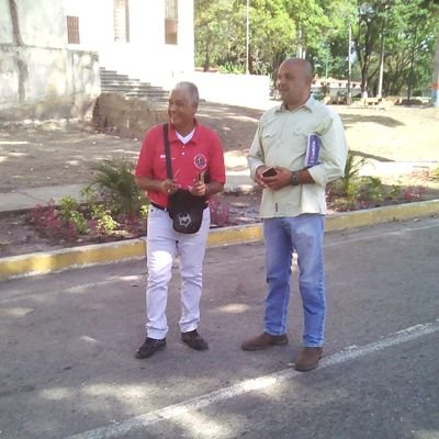 Médico Integral Comunitario,Revolucionario, Chavista, socialista, humanista y altruista; Inspector Socialista de la Presidencia de la República