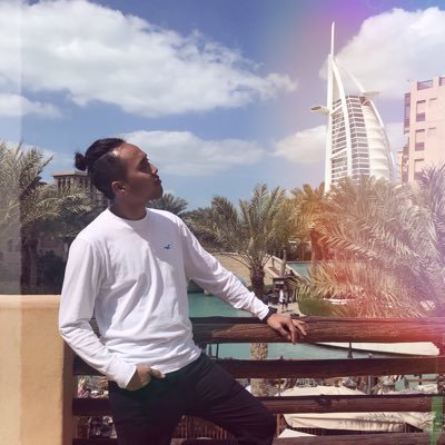 fielefenio's profile picture. 🇸🇽 Unicorn Architect.
Professional Clicker.