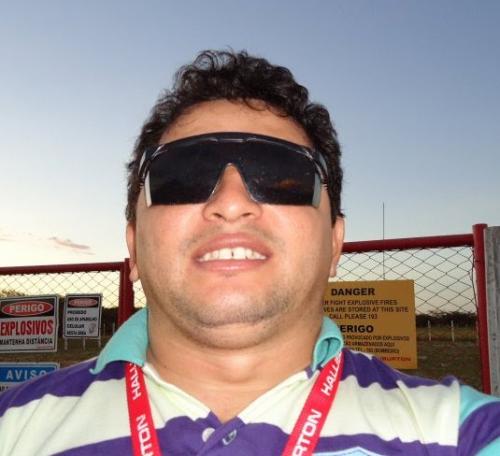 Sou um cara que adora trabalhar em equipe e que detesta personalismos.