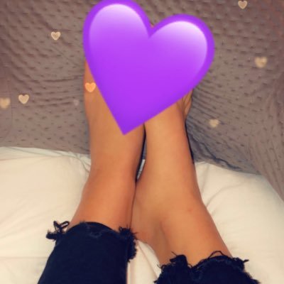 20 year old girl with some cute ass feet😉 -dm me for prices
