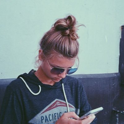 CarlyTravers16's profile picture. 