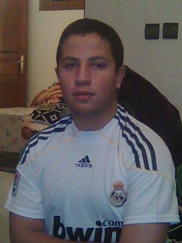 younes47's profile picture. 