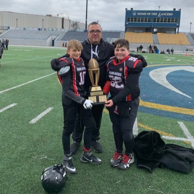 🇨🇦Husband❤️Father,Son,Brother, 🏈 Coach, Friend & 💻 tech. My job is to like people, it’s not my job to make people like me. 🏈Giving up is not an option🇨🇦