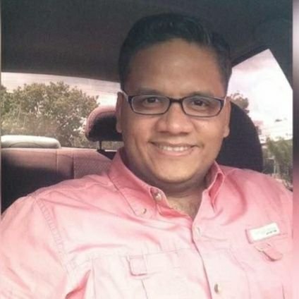 Venezolano, seguidor de lo que quiero y de lo que me hace feliz. Padre afortunado de Laura Sofia, ella es mi mayor riqueza. Seamos nosotros mismos siempre!