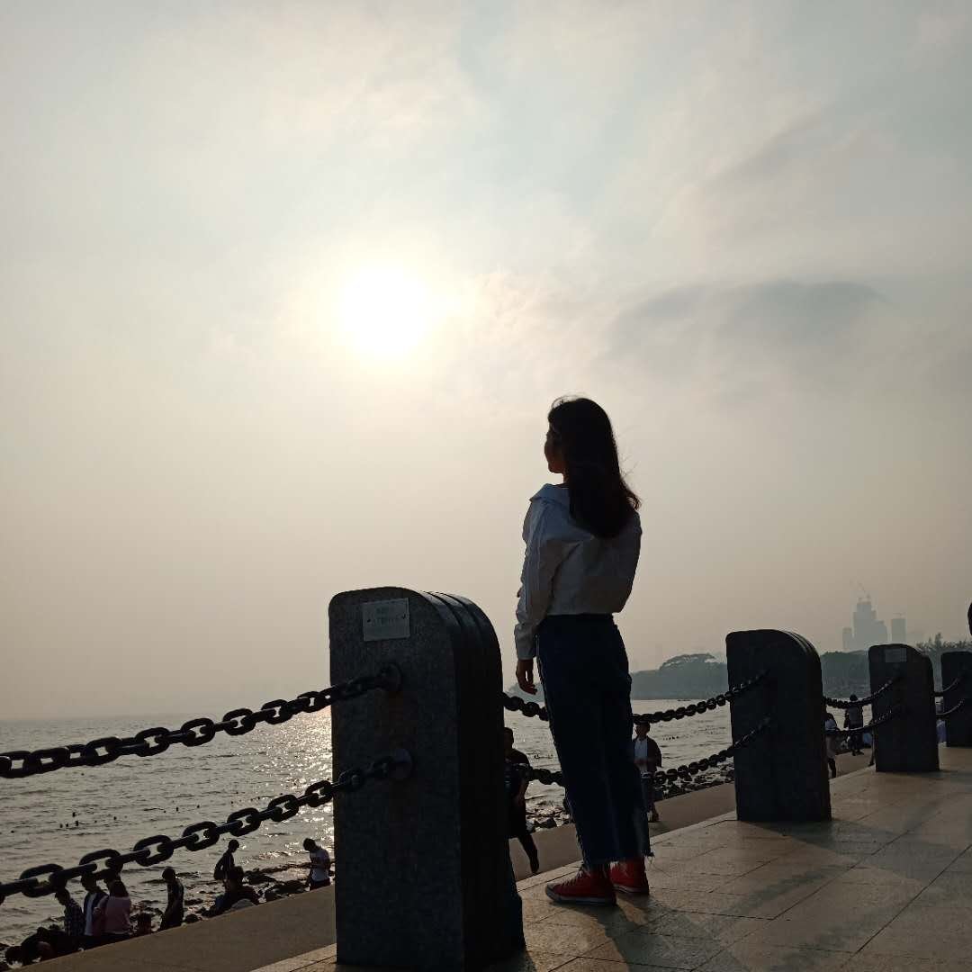 VanessXu's profile picture. Less is more.