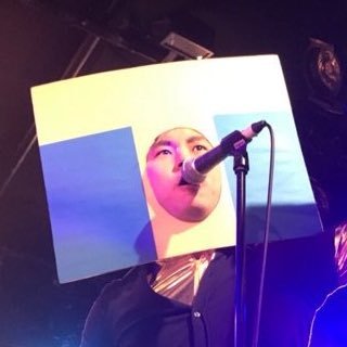 半袖セミナー(@hansodeseminar)でスケッチブックを振り回しながら歌っているメタラー。曲を作ったり詞を書いたりネタを作ったり。エメラルドソードが未だ見つからない。