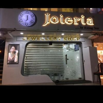 owner of gem and jewellery store joieria