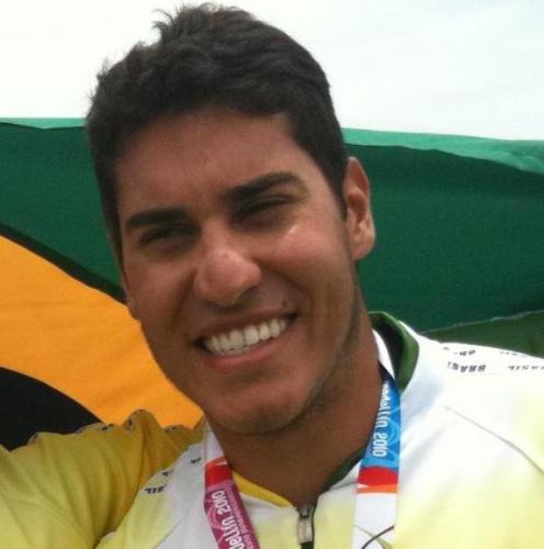 Tenho 25 anos sou Canoista e Atleta de Cristo!
Nasci para ser Campeão!
Querem saber mais acesse meu site: http://t.co/N6snh8t7