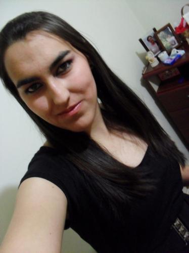 Ninguém vai te abraçar pra ver o sol se pôr,ninguém vai escrever no muro uma história de amor.
@luansantana ♥