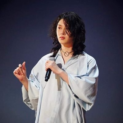 I'm 27 years old. I can speak Korean, Spanish and English.
I from Mexico, I was living in Seoul Korea.