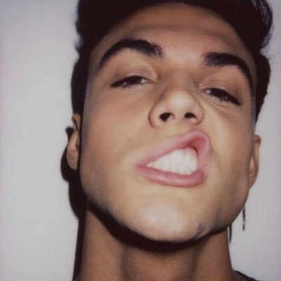 imsodunboi's profile picture. random ass tweets from different youtube fandoms, enjoy ?