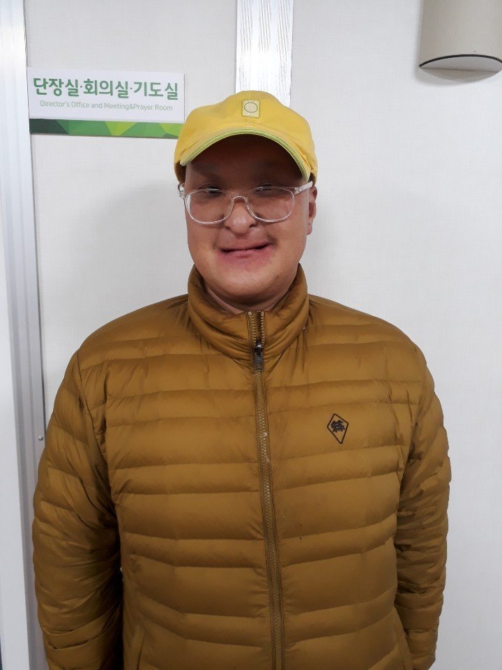 lXjpZv77uEESwEL's profile picture.