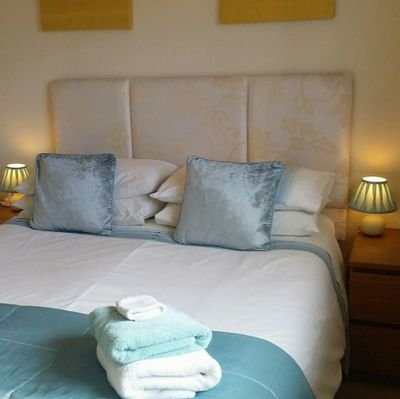 curlewinpoole's profile picture. Curlew will continue as a holiday cottage under its new owners. Thank you to all our lovely guests from the last 16 years. It's been a pleasure meeting you all.