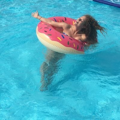HannahCrump5's profile picture. 