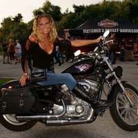 Melissa Riggs - @MelissaRiggs18 Twitter Profile Photo