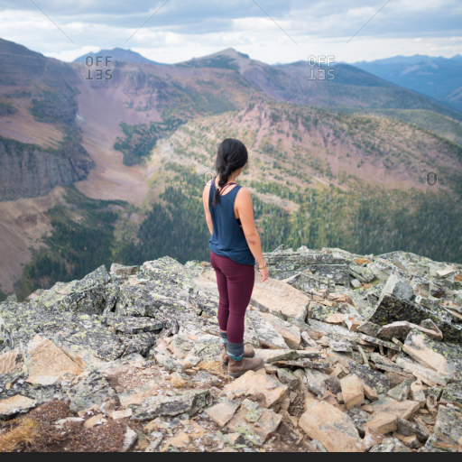 i live for the moutains that touch clouds and for the valleys that touch earth