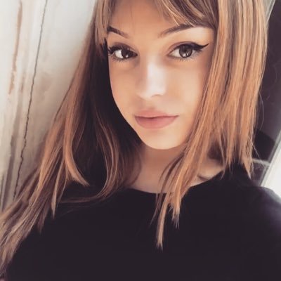 stoobylou's profile picture. 