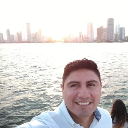 Busco ser mejor persona para tener un mundo mejor, disfruto de la vida y busco la felicidad en cada momento.