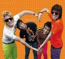you have to follow the band Restart! now follows @rockrestart  
http://t.co/qgjIIqWTKY  listening to their myspace dona @laarepires