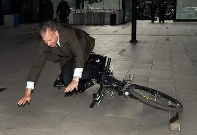 TheSamePicture8's profile picture. fragile masculinity 😫
floor lover 🚲
estandaperas hater ☠️