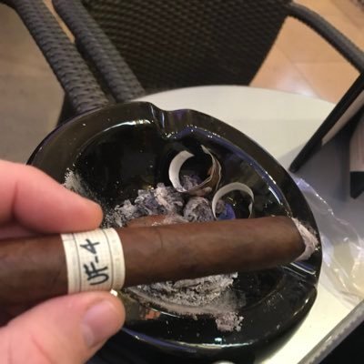 Impromptu Chicago & infosec con meetup of Cigar & infosec folks, usually before @BurbSecPrime! Follow us at cons! | https://t.co/3A4cUIoplP