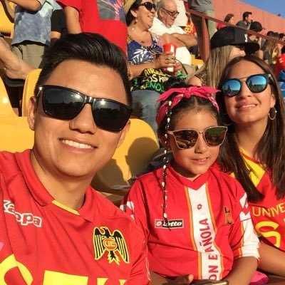 Feliz junto mi esposa e hija. Amante del fútbol y de la gloriosa Union Española.