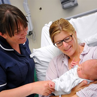 We are the Maternity Unit from @HHFTnhs. We are welcoming you into our world and showcasing the amazing work done across our teams. All views are our own. 🤰🤱👶🏥