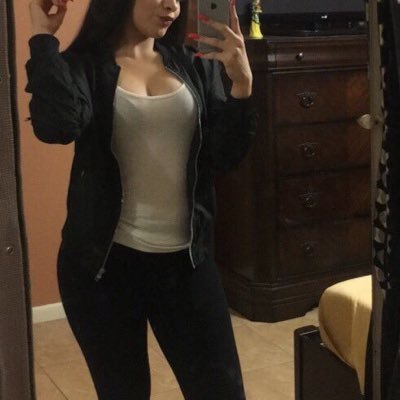 kameliiia__'s profile picture. Que dla money 💴