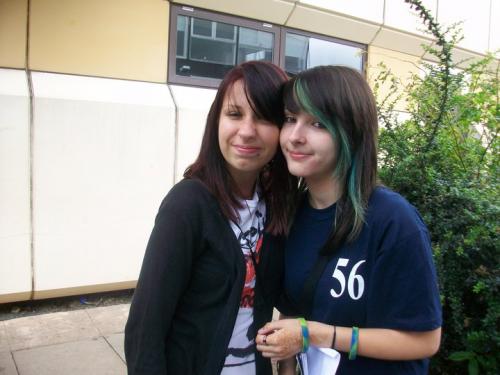 Louisemeatsix's profile picture. Hey,I'm Louise 
and i love your mum :P
