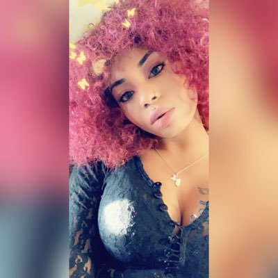 piinkcurly's profile picture. 