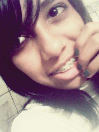 mrodriigues_'s profile picture. Entre o bem e o mal, o ser ou não ser, entre o ódio e o amor
entre os espinhos de uma flor (♫'