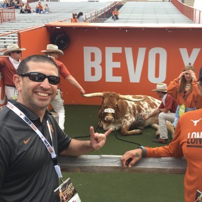 Husband, Dad, son and brother. TX2CA, and I bleed burnt orange. I’m here for sports, entertainment and random acts of kindness.