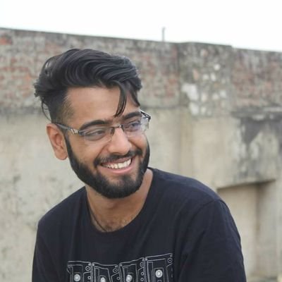 A hardcore gamer becomes a researcher in Virtual Reality and Machine and Deep Learning.